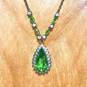 Stauer 925 stamped Green Teardrop Pendant 9” Necklace Estate jewelry 5.04g